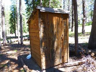 wPCT-2016 scenic toilet day20-1  Twin Lk RS.jpg (521242 bytes)